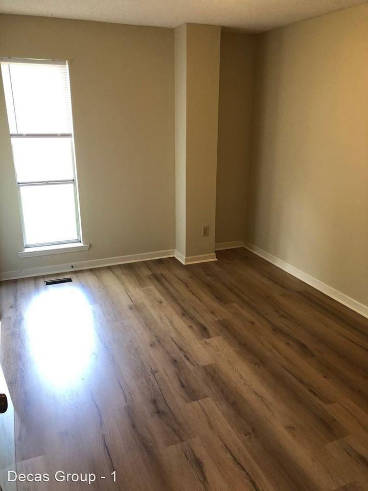 2160 Pelham Pkwy - Photo 3 of 6