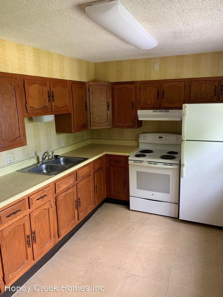 375 East Perry - Photo 2 of 7