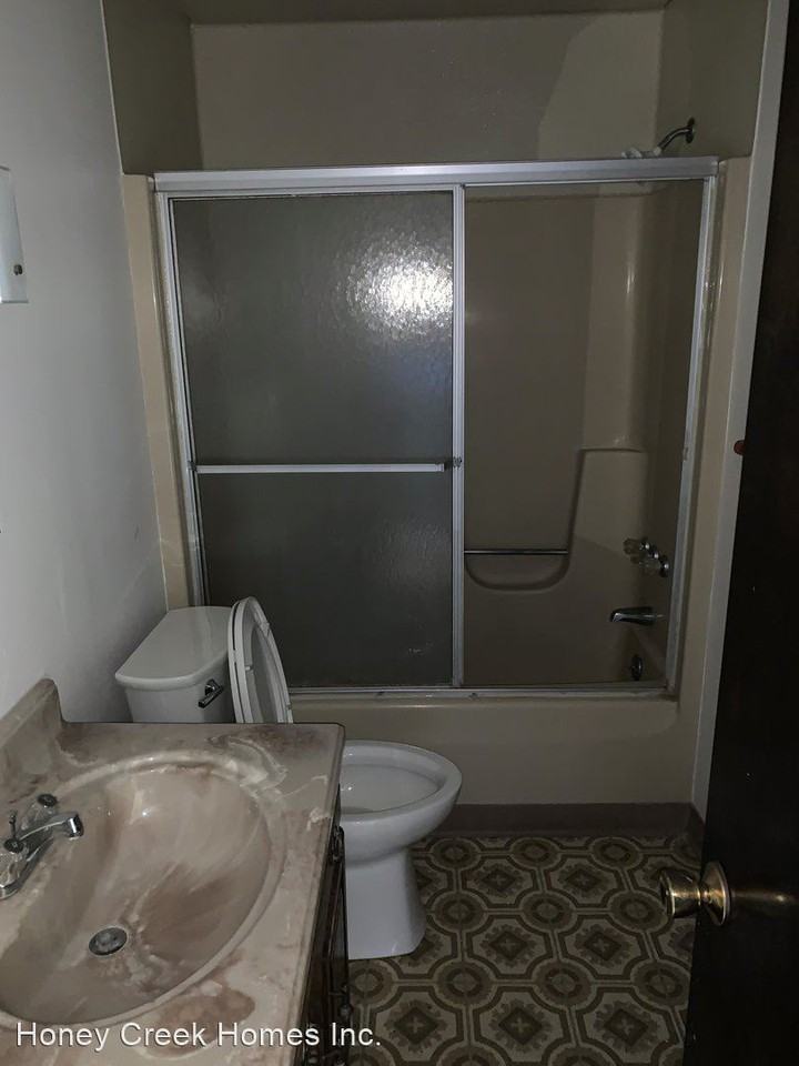 375 East Perry - Photo 3 of 7