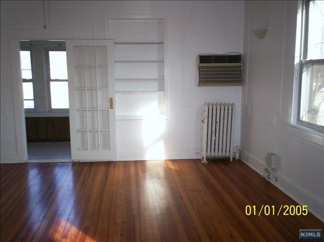 42 Whitman St - Photo 2 of 12
