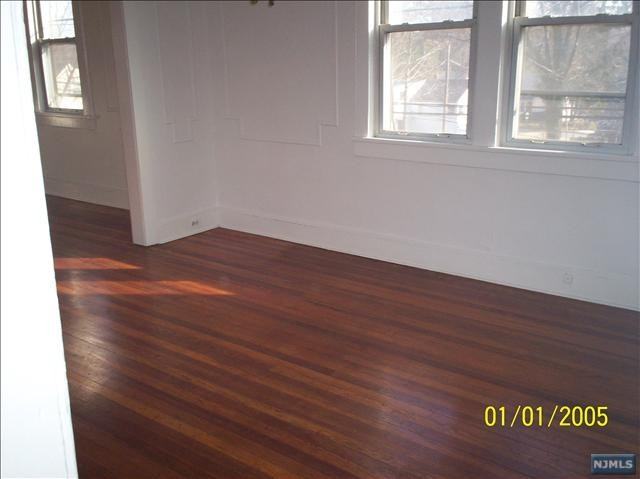42 Whitman St - Photo 3 of 12