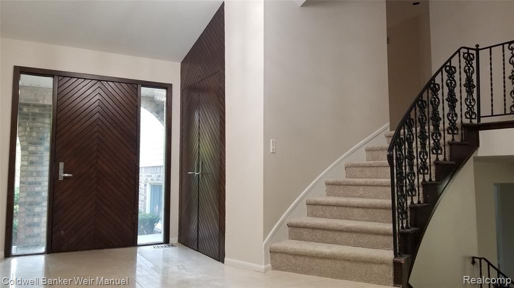 1728 Hiview Ct - Photo 3 of 18