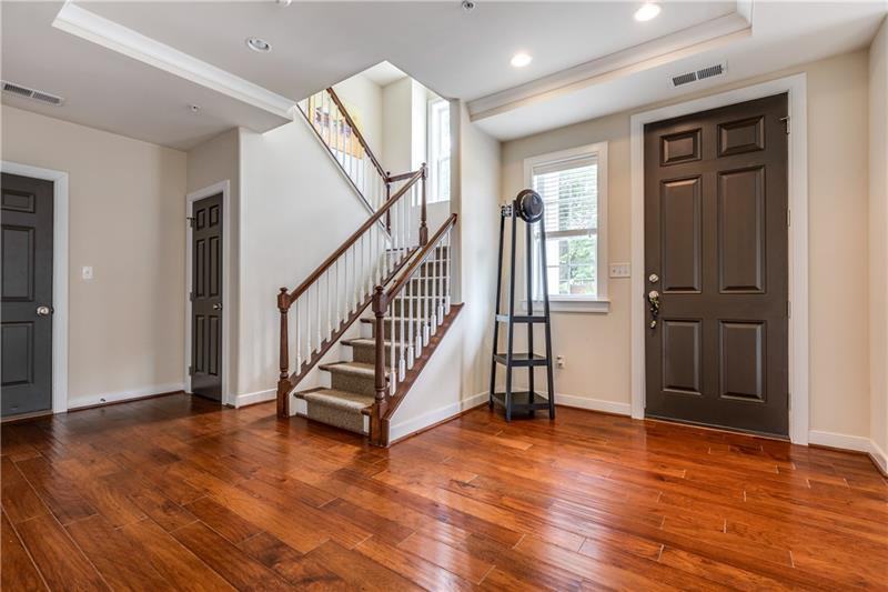 910 Elmhurst Way - Photo 2 of 26