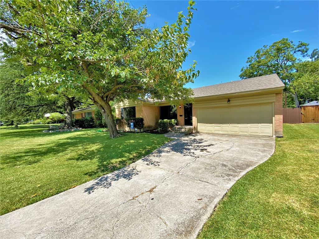 404 Nottingham Dr - Photo 2 of 17