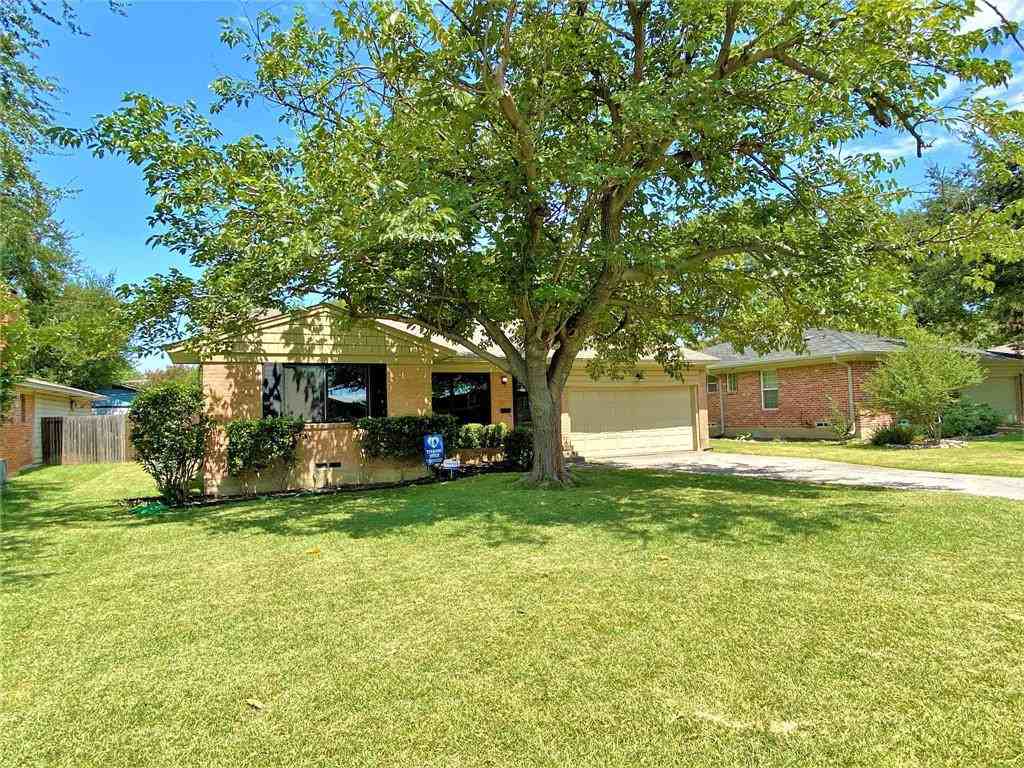 404 Nottingham Dr - Photo 3 of 17