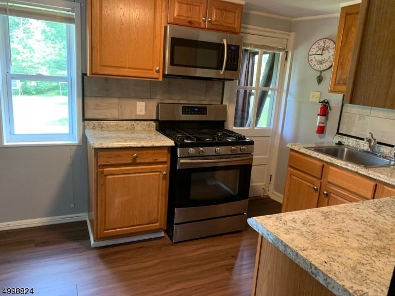 39 Lakewood Dr - Photo 3 of 23