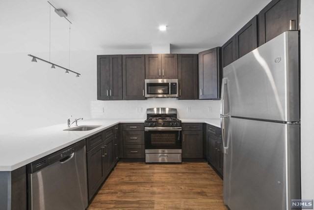 915-933 Broad St Unit 405