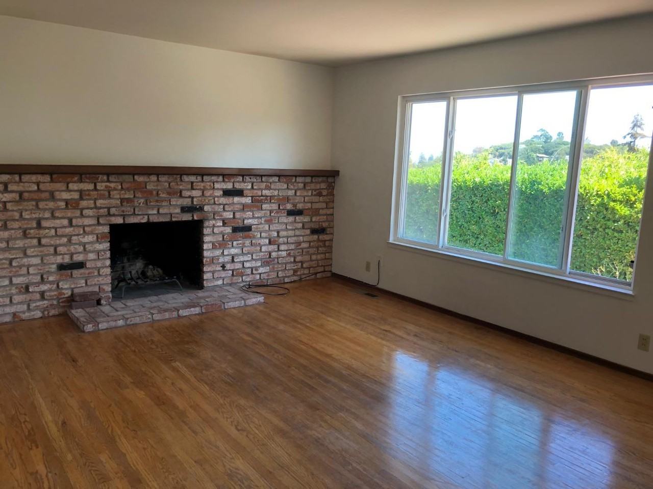 2039 Monroe Ave - Photo 3 of 8