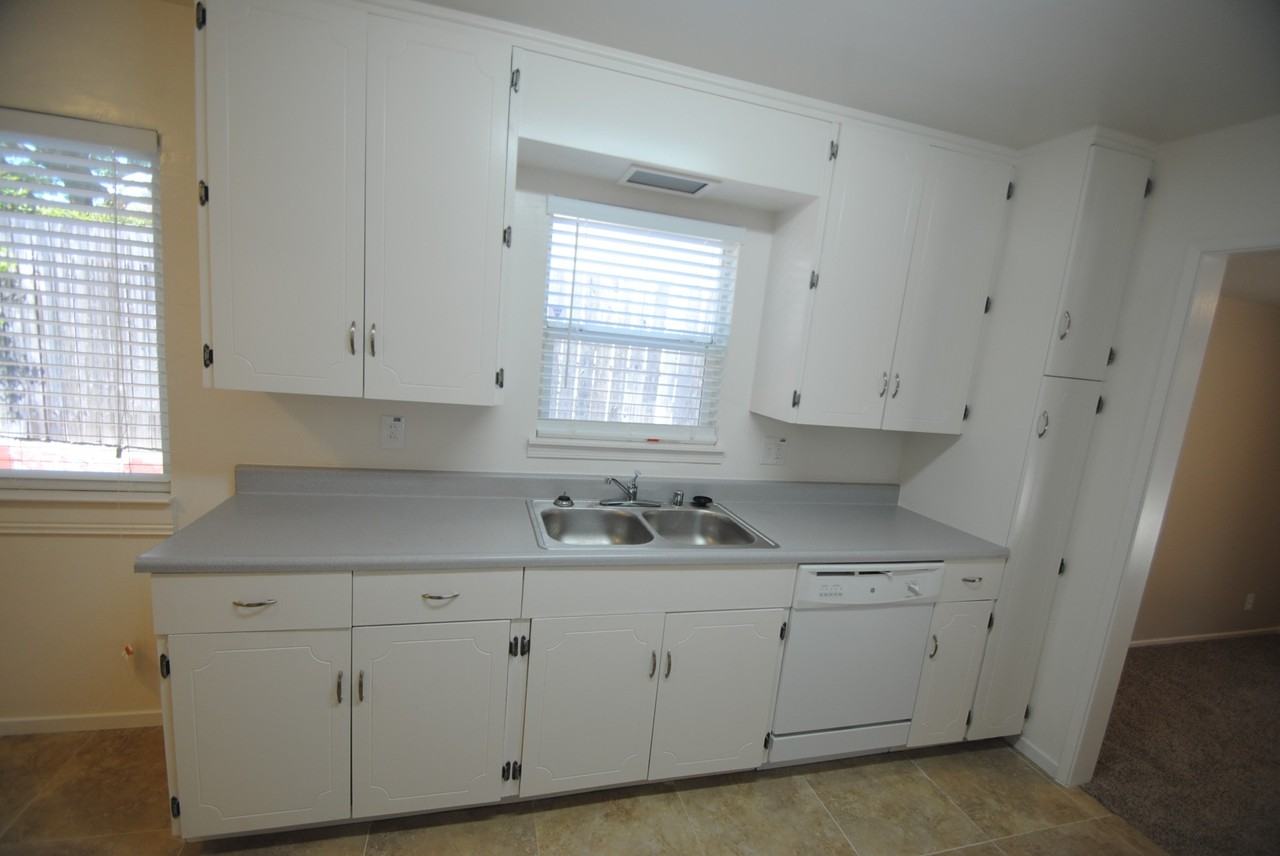 6104 Everest Way - Photo 2 of 9