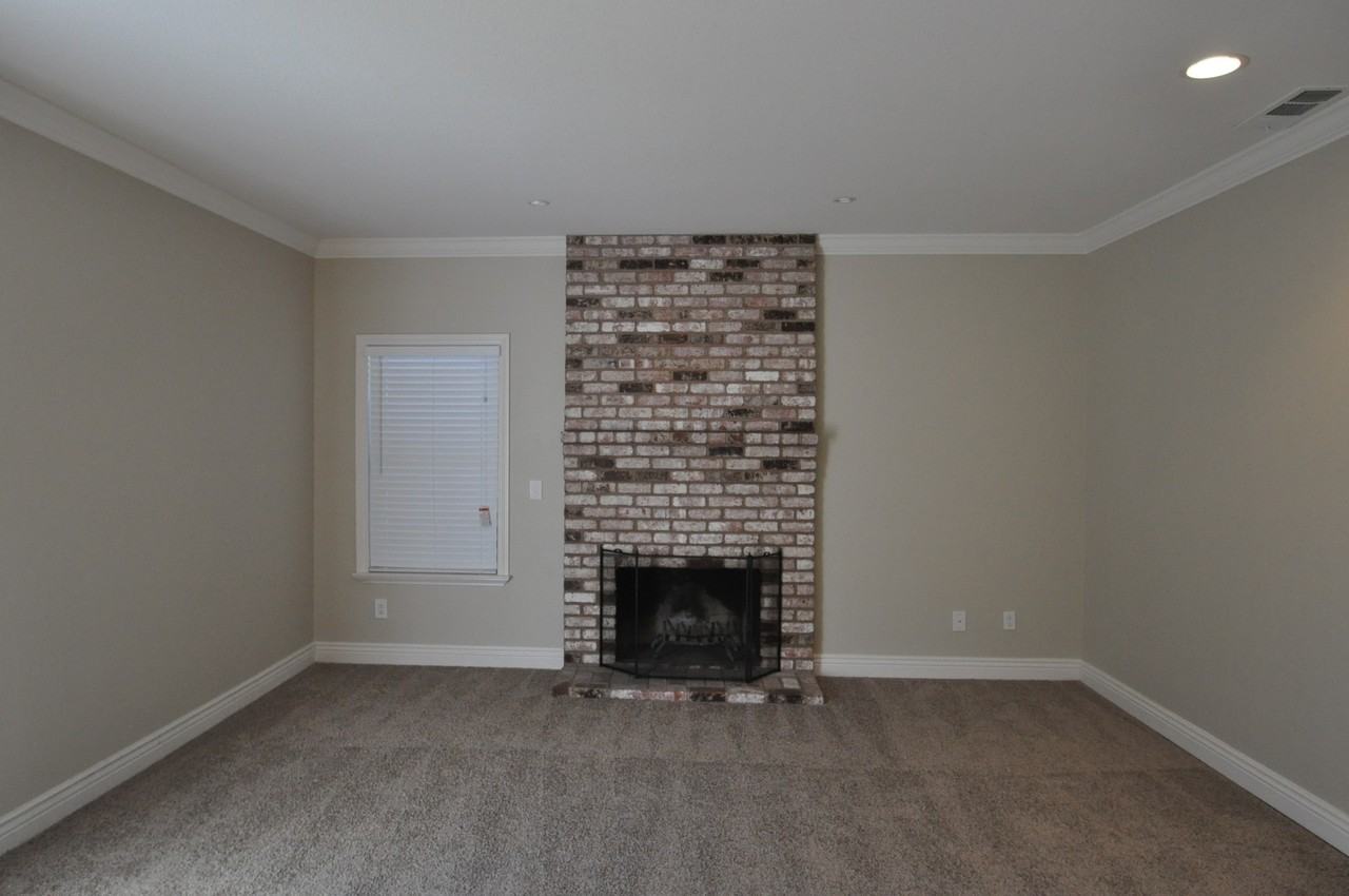 1929 Cypress Ct - Photo 3 of 9