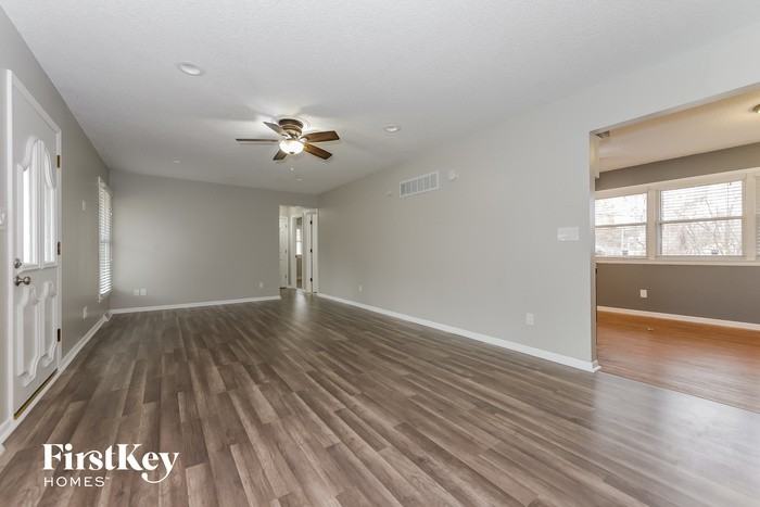 716 Sw Williams St - Photo 2 of 15