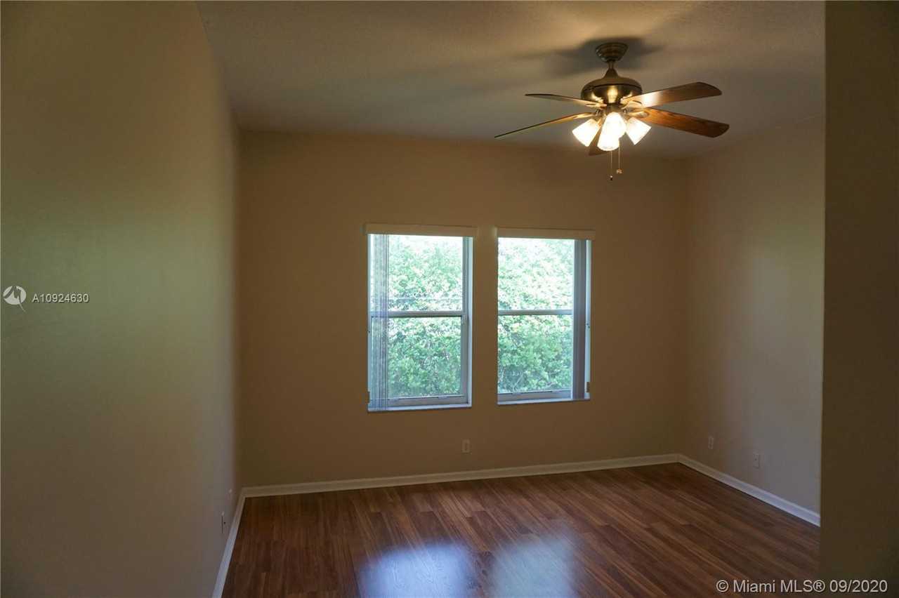 3845 Northwest 43rd Terrace - Photo 3 of 16