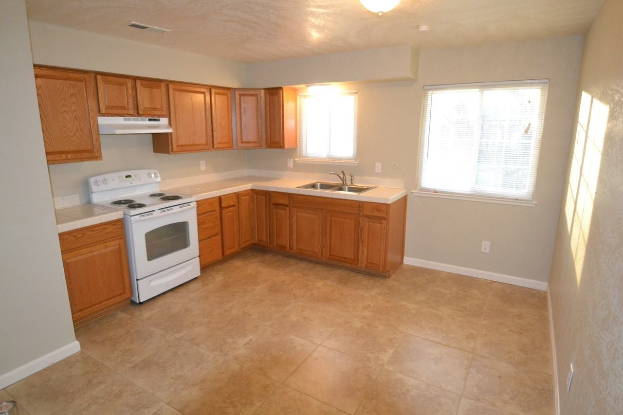 222 Cindy Ln - Photo 2 of 7