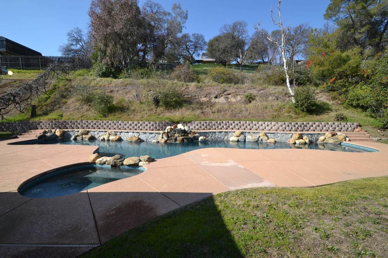 5370 Paragon St - Photo 2 of 9