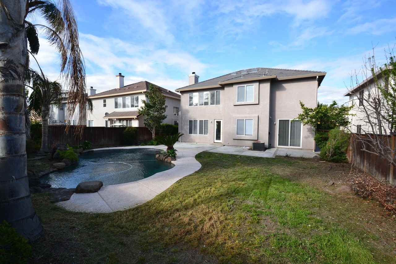 1960 Lotus Way - Photo 2 of 11