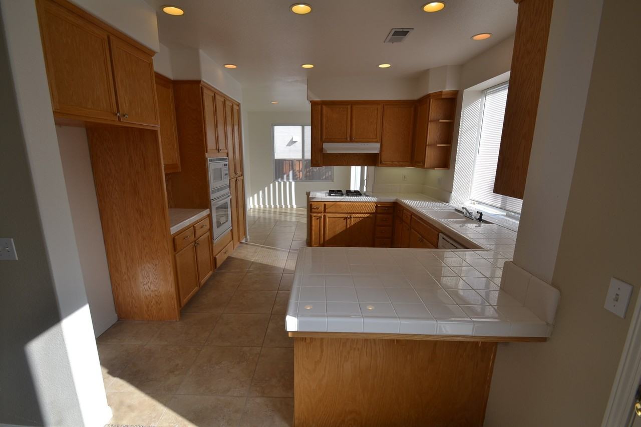 1960 Lotus Way - Photo 3 of 11