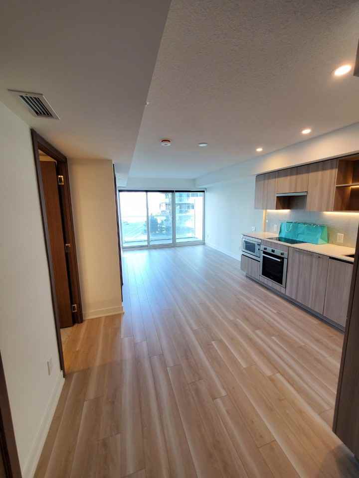 17 Bathurst Street #911