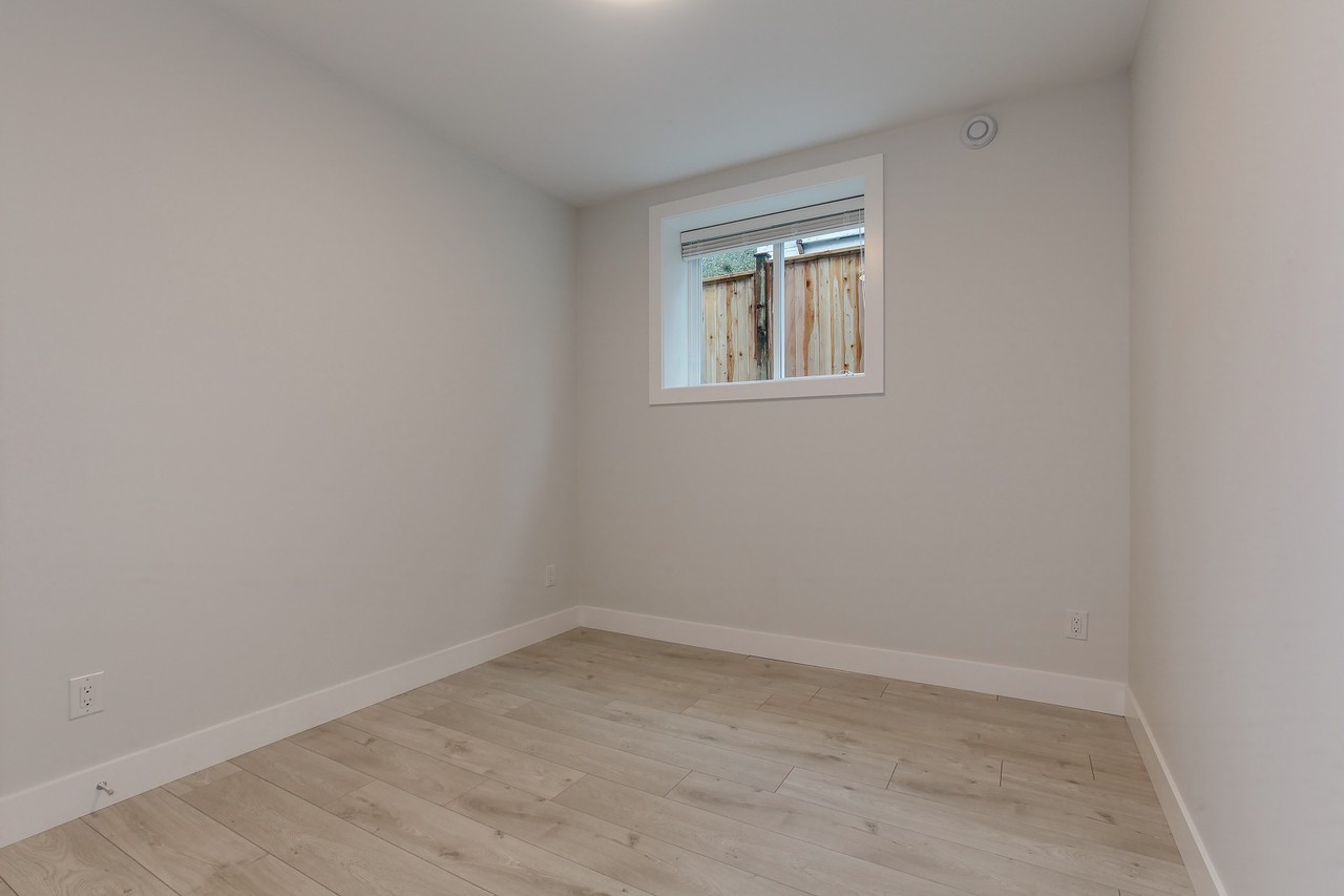 2147 Sperling Avenue - Photo 2 of 7