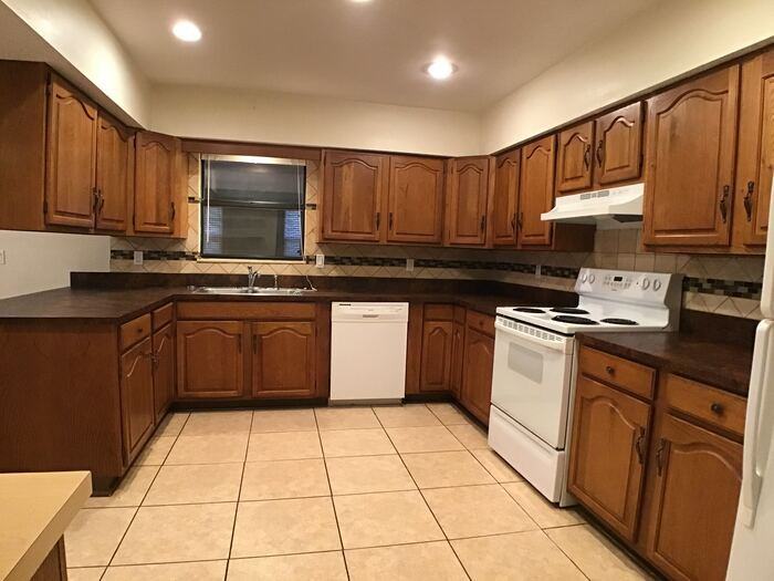 268 Newcomb St - Photo 3 of 11