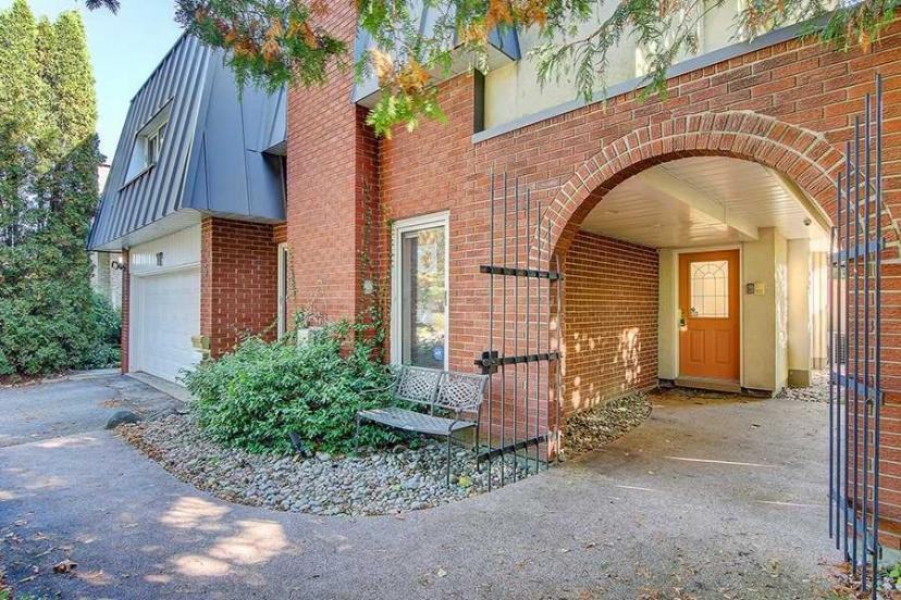 5 Hagerman Boulevard - Photo 2 of 11
