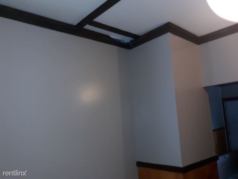 328 Hartford Pike - Photo 3 of 9