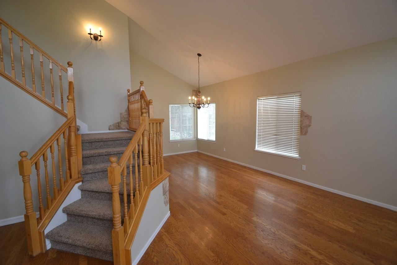 14925 Reynosa Dr - Photo 3 of 12
