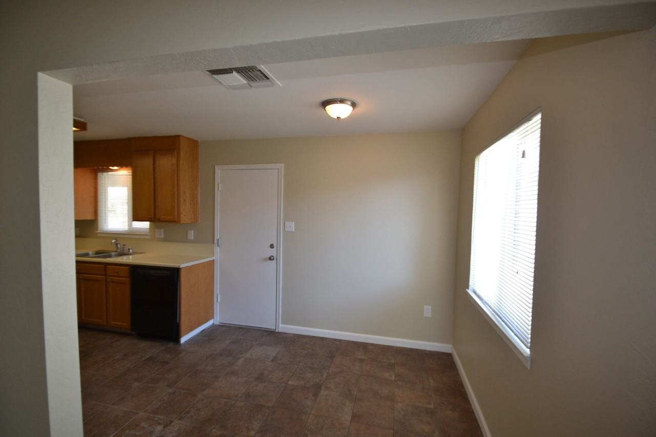 718 Albemarle Ave - Photo 3 of 7