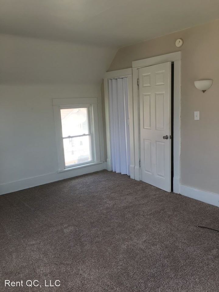 1337 14 1/2 St - Photo 2 of 8