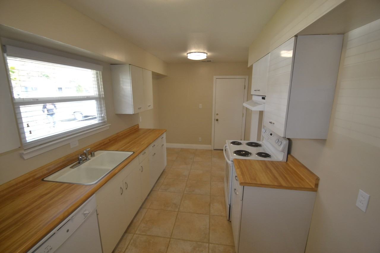 3128 Mayfair Dr - Photo 2 of 7