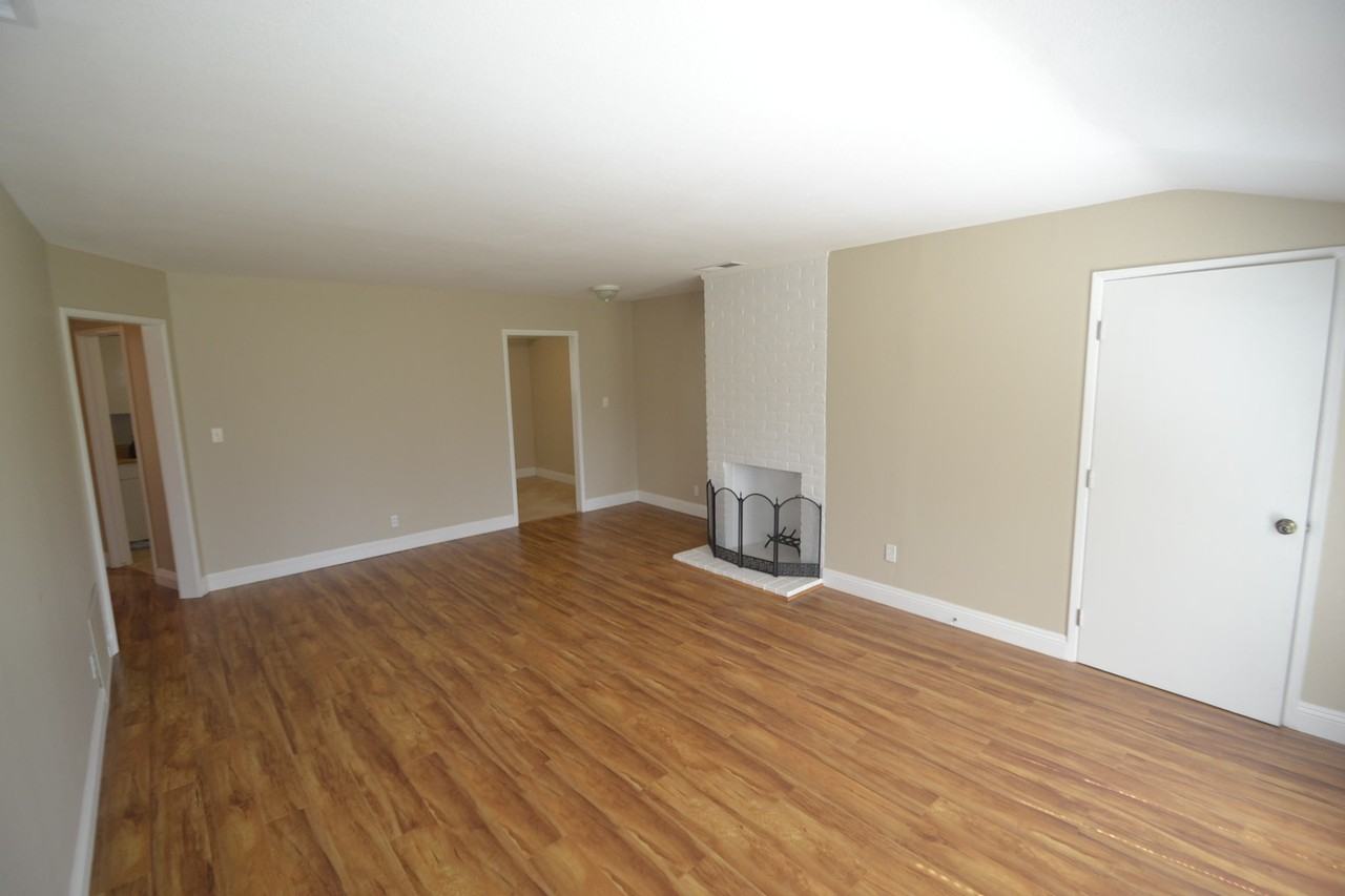 3128 Mayfair Dr - Photo 3 of 7