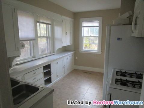 1832 Minnehaha Ave E - Photo 2 of 8