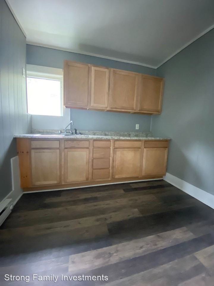 765 W Wilson St - Photo 2 of 8