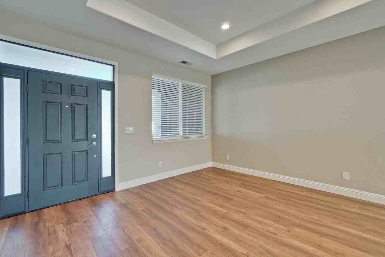 2368 Tulip Rd - Photo 2 of 31