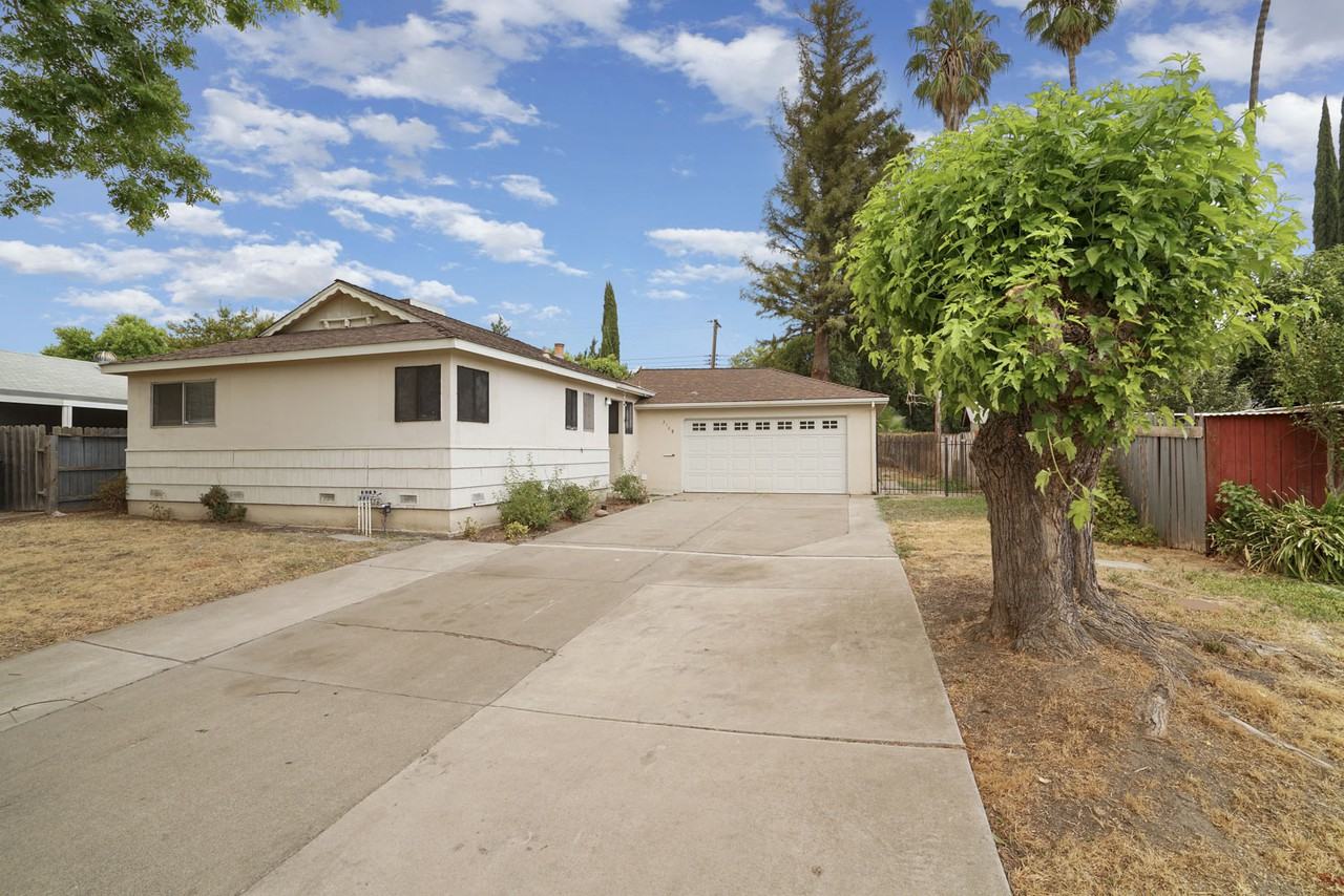 2109 Monifieth Way - Photo 3 of 30
