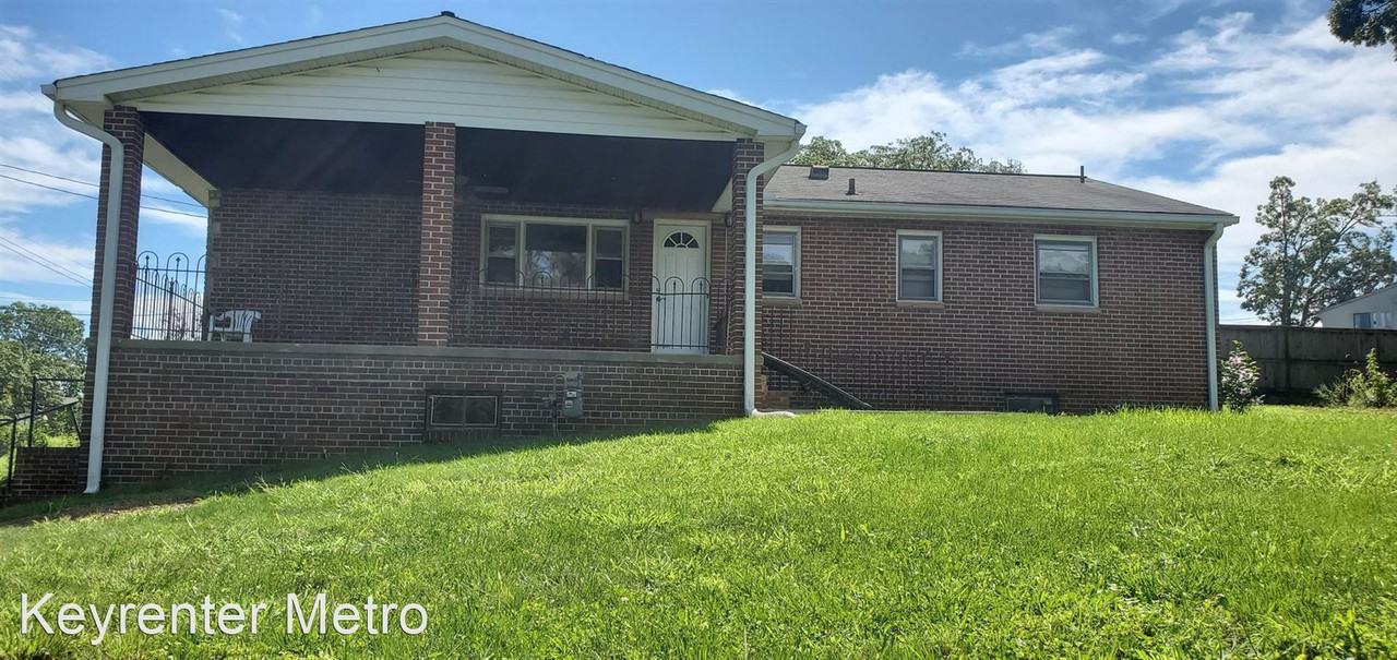 6903 Buchanan St - Photo 3 of 15