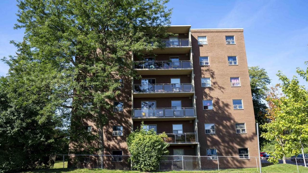 Manor House Apartments 746 Fanshawe Park Rd E, London, ON N5X 2M5