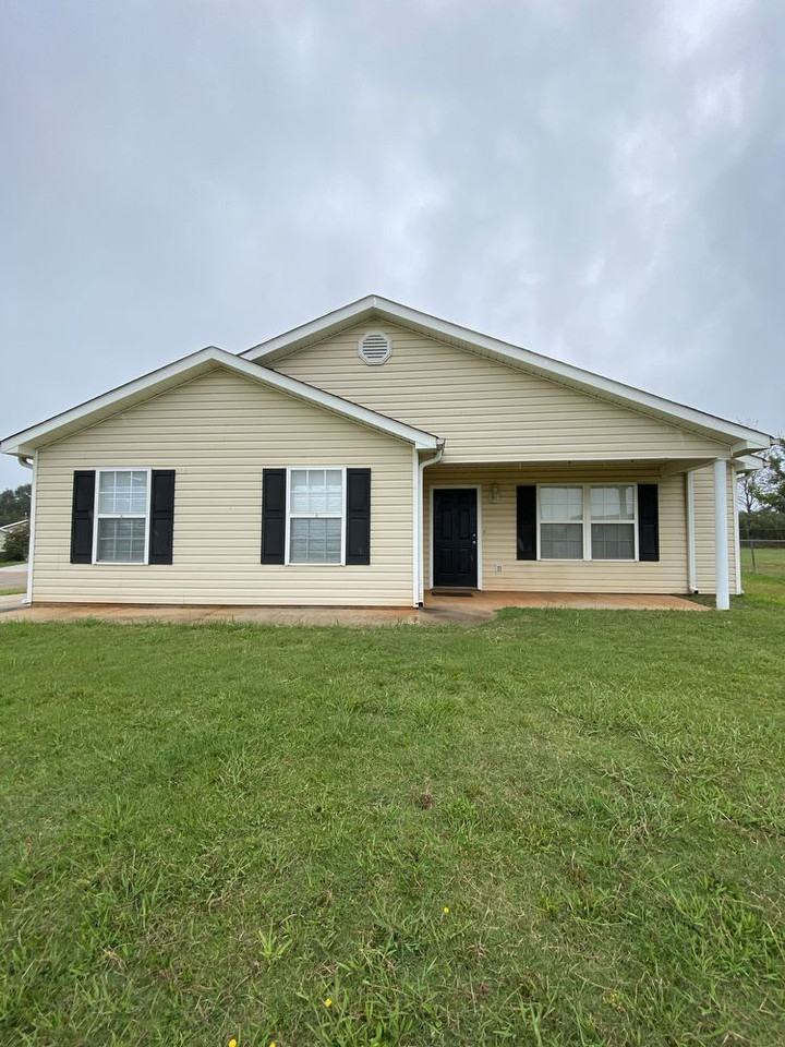 131 Veranda Cir - Photo 2 of 13