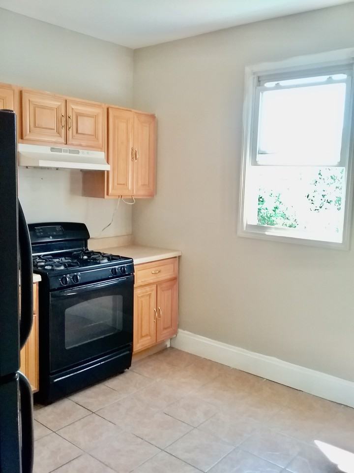 145 Mapes Avenue - Photo 3 of 8