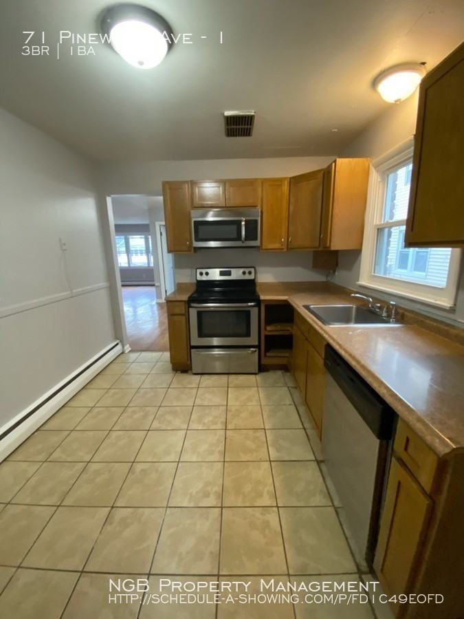 71 Pinewood Ave 1, Albany, NY 12208 3 Bedroom Apartment for Rent