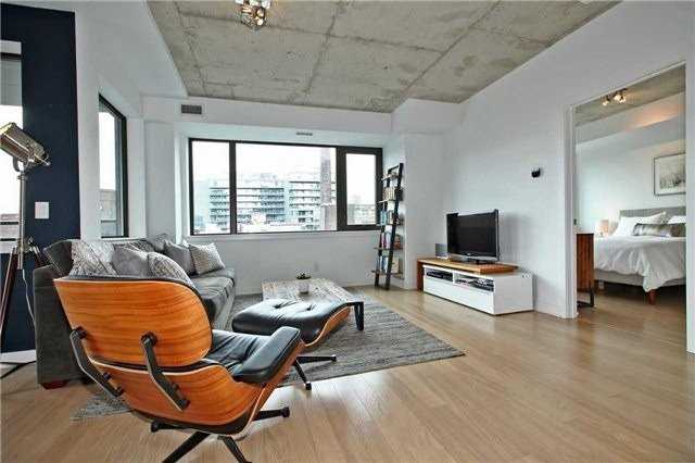 400 Wellington Street West #610