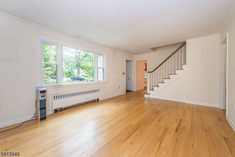 329 Morris Ave - Photo 2 of 21