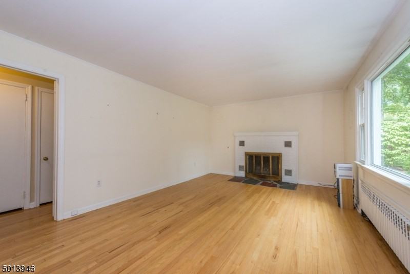 329 Morris Ave - Photo 3 of 21