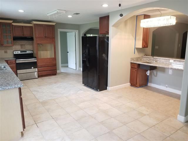 402 Piney Point Dr - Photo 2 of 25