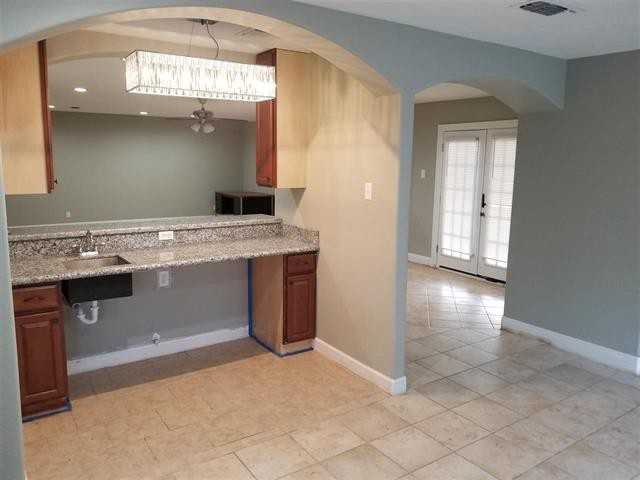 402 Piney Point Dr - Photo 3 of 25