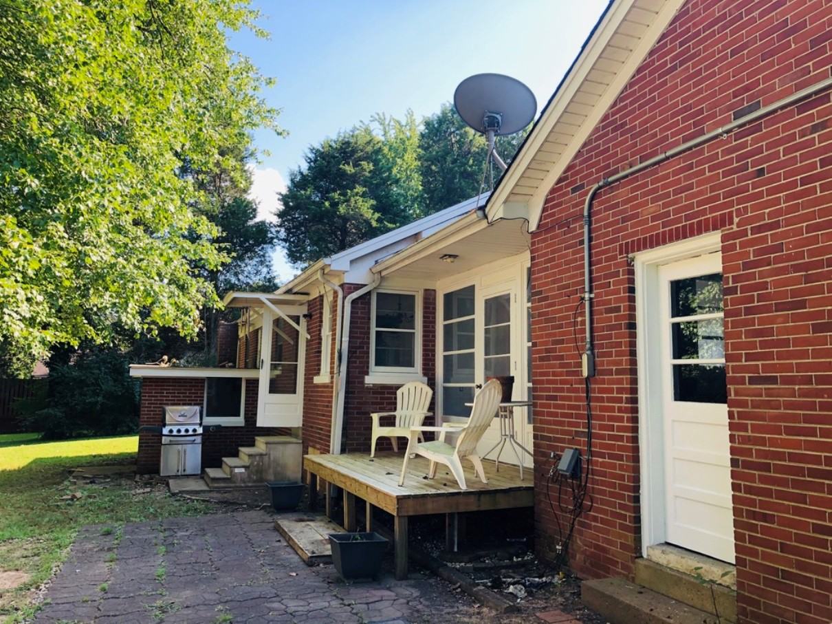 1234 Allen Ln - Photo 3 of 23