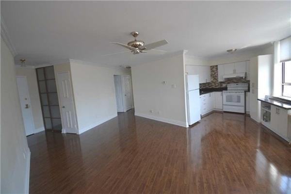 260 Queens Quay West #2106