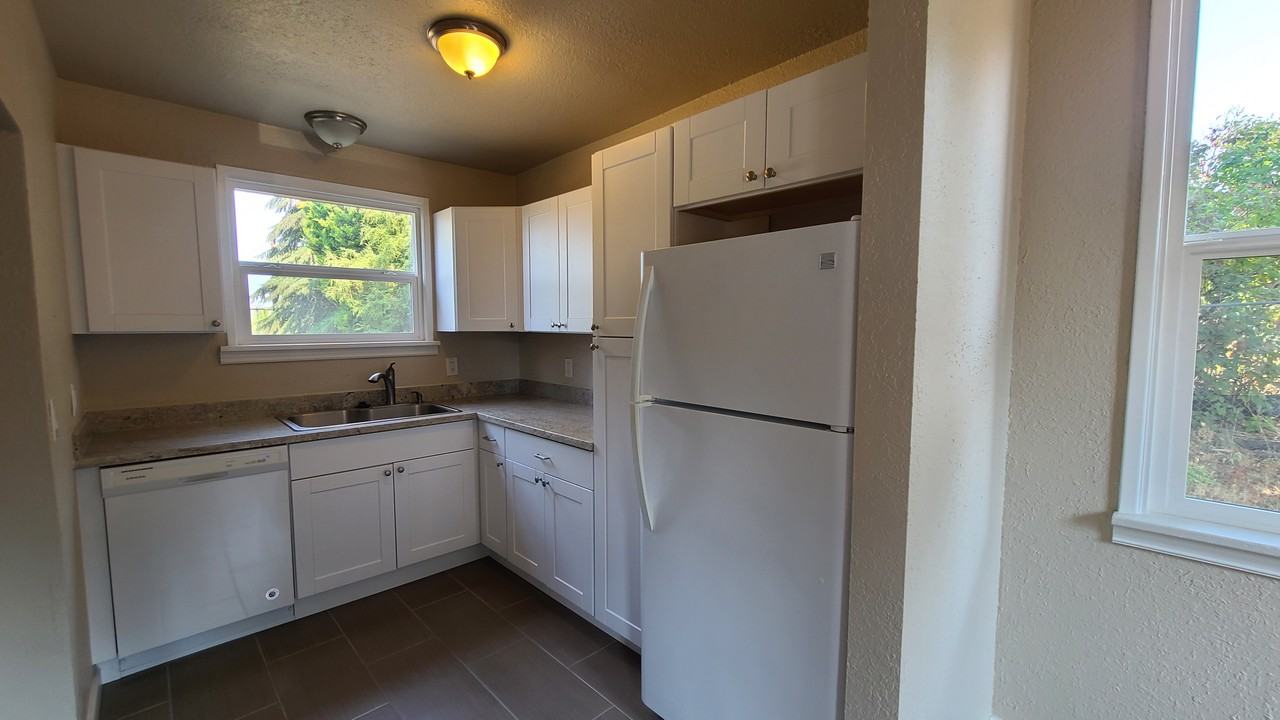 224 S 15th St - Photo 3 of 10