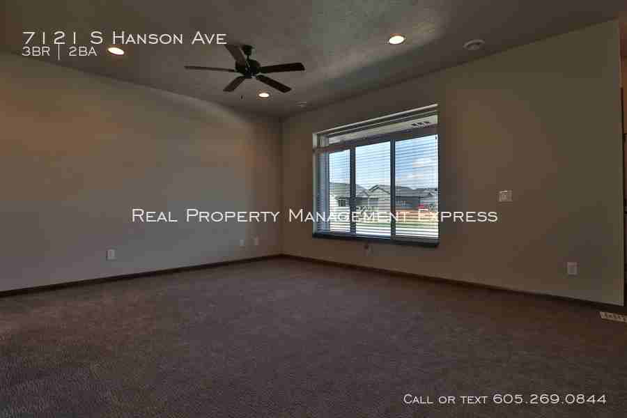 7121 S Hanson Ave #7121 - Photo 2 of 12