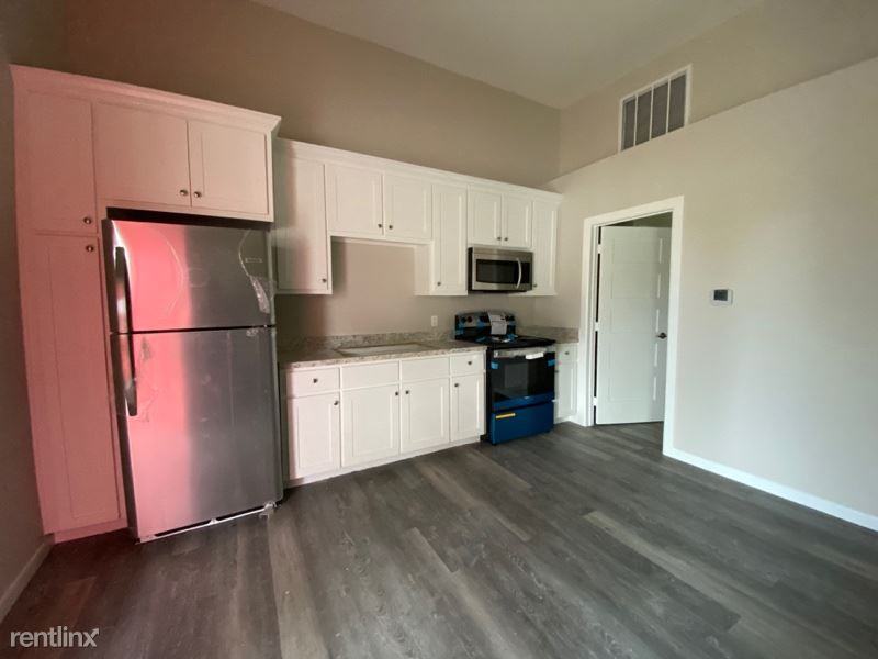 907 Magnusson Ave - Photo 3 of 7