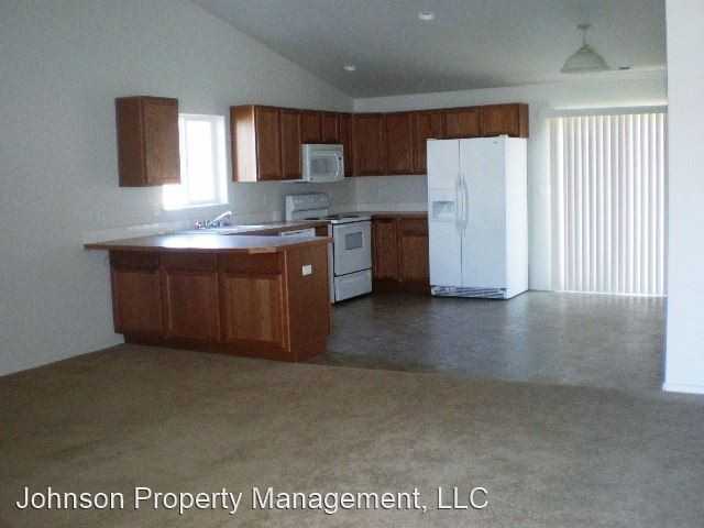 333 S Solar St - Photo 3 of 12